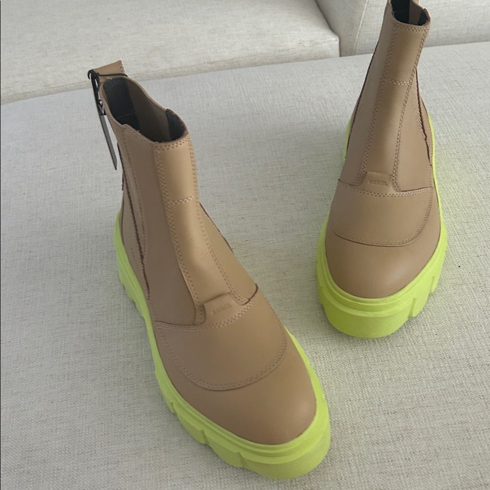SOREL Women's Caribou™ X Boot Chelsea, Beige/Green, Size 11, NWT no box, display - Picture 3 of 12